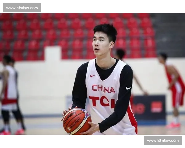 郭昊文赴美特训防守遭质疑:动作速率暴露中美差距 郭昊文赴美特训防守遭质疑:动作速率暴露中美差距